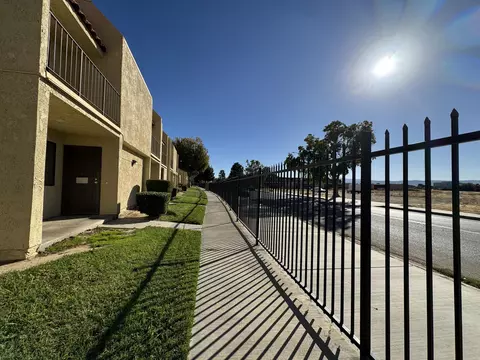 44200 Kingtree Ave UNIT 6, Lancaster, CA 93534 photo 3