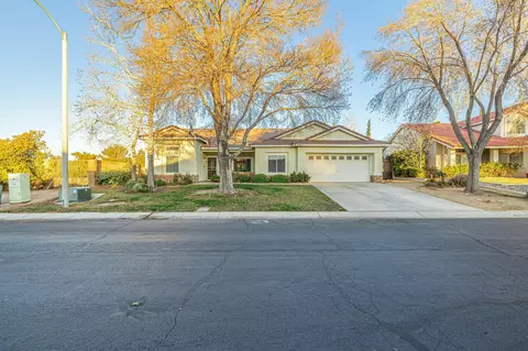 Exterior - 41002 Flagstone St, Palmdale, CA 93551 photo 4 of 15