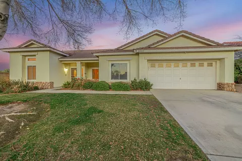 Exterior - 41002 Flagstone St, Palmdale, CA 93551 photo 13 of 15