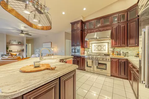 Kitchen - 41002 Flagstone St, Palmdale, CA 93551 photo 3 of 4