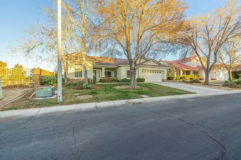 Exterior - 41002 Flagstone St, Palmdale, CA 93551 photo 2 of 15