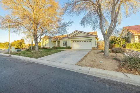 Exterior - 41002 Flagstone St, Palmdale, CA 93551 photo 3 of 15