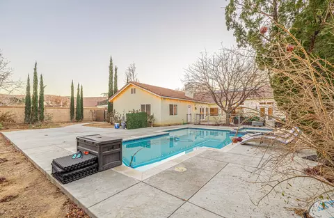 Exterior - 41002 Flagstone St, Palmdale, CA 93551 photo 8 of 15