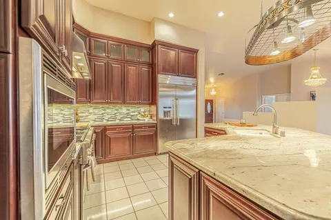 Kitchen - 41002 Flagstone St, Palmdale, CA 93551 photo 4 of 4