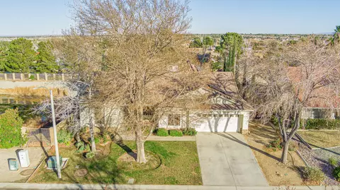 View/Area - 41002 Flagstone St, Palmdale, CA 93551 photo 1 of 15