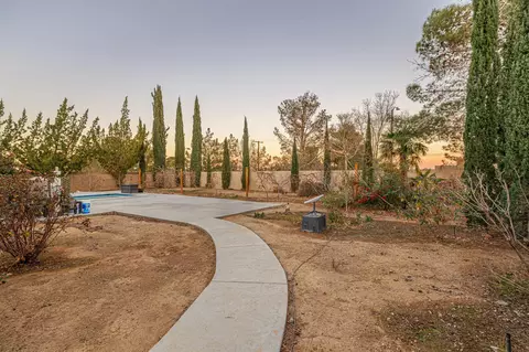 Exterior - 41002 Flagstone St, Palmdale, CA 93551 photo 9 of 15