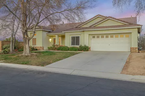 Exterior - 41002 Flagstone St, Palmdale, CA 93551 photo 14 of 15