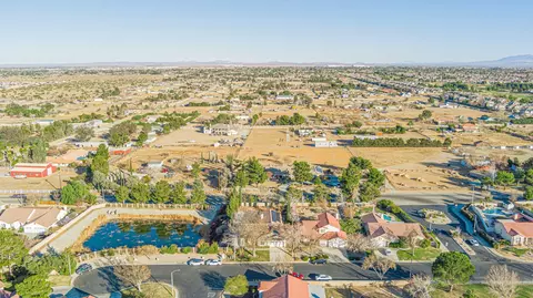View/Area - 41002 Flagstone St, Palmdale, CA 93551 photo 3 of 15
