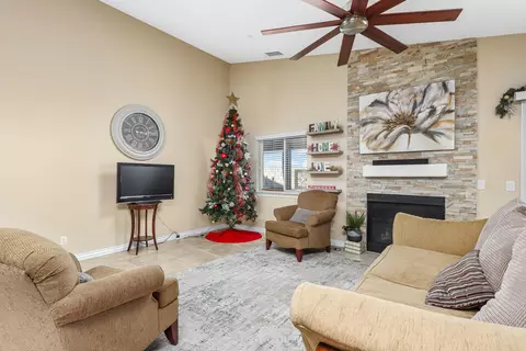 5811 Vahan Ct, Lancaster, CA 93536 photo 8