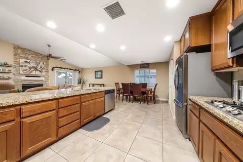 5811 Vahan Ct, Lancaster, CA 93536 photo 9