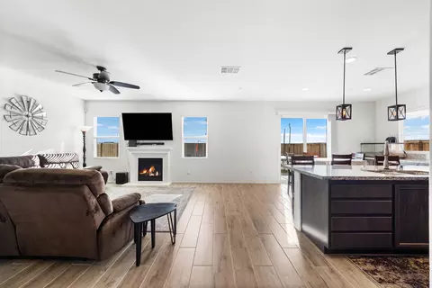 3034 Desert Cloud Ave, Rosamond, CA 93560 photo 15