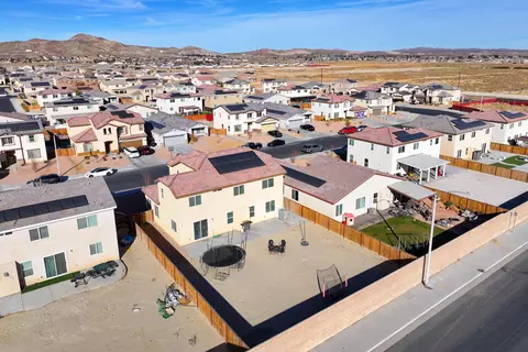 3034 Desert Cloud Ave, Rosamond, CA 93560 photo 4