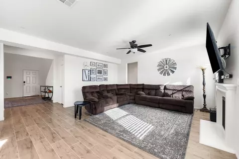 3034 Desert Cloud Ave, Rosamond, CA 93560 photo 17