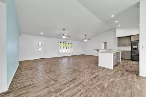 Living - 17981 Swaps Ct, Tehachapi, CA 93561 photo 2 of 2