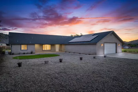 Exterior - 17981 Swaps Ct, Tehachapi, CA 93561 photo 2 of 6