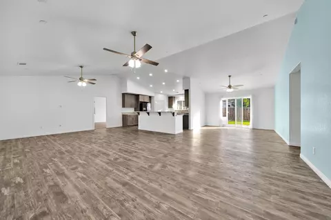 Living - 17981 Swaps Ct, Tehachapi, CA 93561 photo 1 of 2