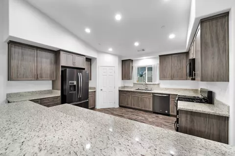 Kitchen - 17981 Swaps Ct, Tehachapi, CA 93561 photo 1 of 3