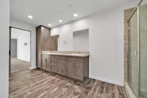 Bath - 17981 Swaps Ct, Tehachapi, CA 93561 photo 1 of 5