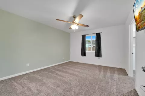 Bedroom - 17981 Swaps Ct, Tehachapi, CA 93561 photo 2 of 4