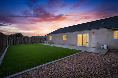 Exterior - 17981 Swaps Ct, Tehachapi, CA 93561 photo 4 of 6