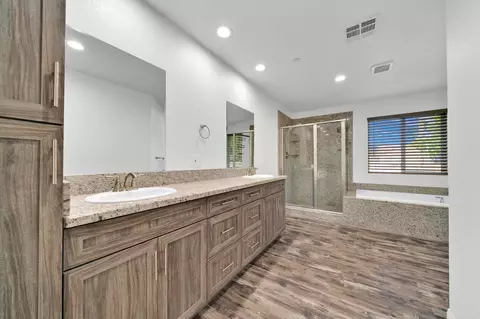 Bath - 17981 Swaps Ct, Tehachapi, CA 93561 photo 2 of 5