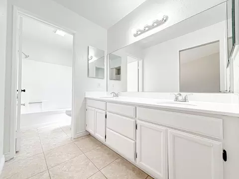 Bath - 36850 37th St E, Palmdale, CA 93550 photo 3 of 5