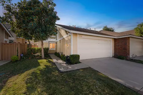 28347 Connie Ct, Canyon Country, CA 91387