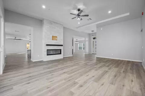 Living - 23400 Johnson Ct, Tehachapi, CA 93561 photo 3 of 9