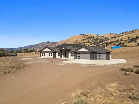 Exterior - 23400 Johnson Ct, Tehachapi, CA 93561 photo 4 of 10