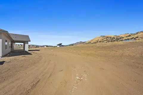 Exterior - 23400 Johnson Ct, Tehachapi, CA 93561 photo 8 of 10