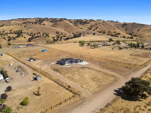 View/Area - 23400 Johnson Ct, Tehachapi, CA 93561 photo 2 of 5
