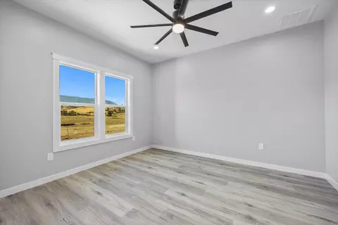 Bedroom - 23400 Johnson Ct, Tehachapi, CA 93561 photo 1 of 5