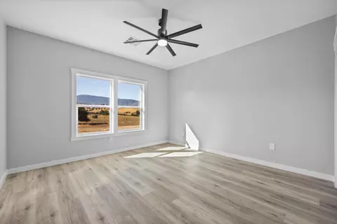 Bedroom - 23400 Johnson Ct, Tehachapi, CA 93561 photo 3 of 5