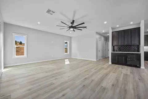 Living - 23400 Johnson Ct, Tehachapi, CA 93561 photo 8 of 9