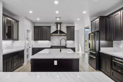 Kitchen - 23400 Johnson Ct, Tehachapi, CA 93561 photo 2 of 7