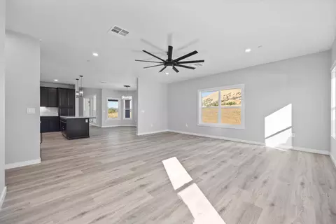 Living - 23400 Johnson Ct, Tehachapi, CA 93561 photo 5 of 9