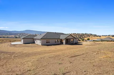Exterior - 23400 Johnson Ct, Tehachapi, CA 93561 photo 9 of 10