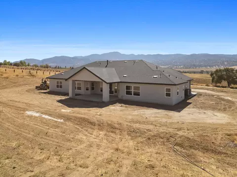 Exterior - 23400 Johnson Ct, Tehachapi, CA 93561 photo 5 of 10