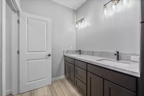 Bath - 23400 Johnson Ct, Tehachapi, CA 93561 photo 5 of 6