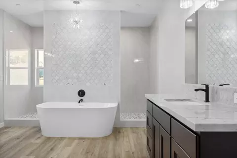 Bath - 23400 Johnson Ct, Tehachapi, CA 93561 photo 2 of 6