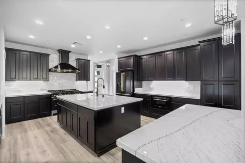 Kitchen - 23400 Johnson Ct, Tehachapi, CA 93561 photo 3 of 7