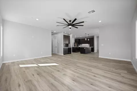 Living - 23400 Johnson Ct, Tehachapi, CA 93561 photo 7 of 9
