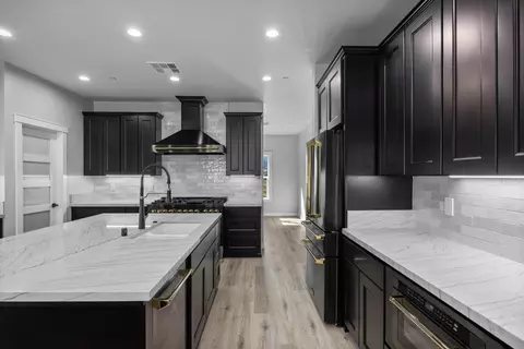 Kitchen - 23400 Johnson Ct, Tehachapi, CA 93561 photo 5 of 7