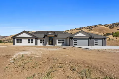 Exterior - 23400 Johnson Ct, Tehachapi, CA 93561 photo 7 of 10