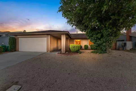 552 Eston Pl, Lancaster, CA 93535