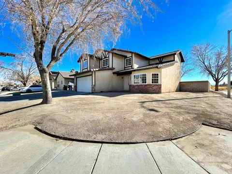 702 Avenue J10 E, Lancaster, CA 93535