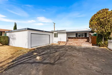 815 Holguin St W, Lancaster, CA 93534