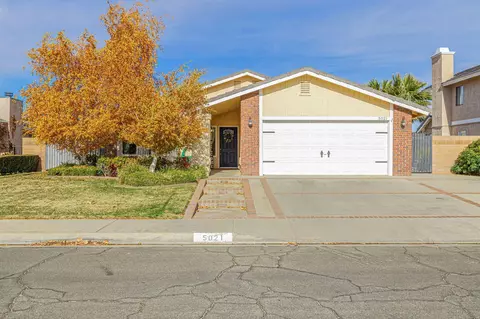 5021 Ave L 3 W, Lancaster, CA 93536 photo 2