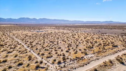 18039 Ave R E, Llano, CA 93544 photo 24