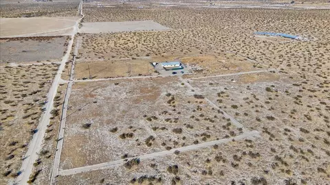 18039 Ave R E, Llano, CA 93544 photo 23